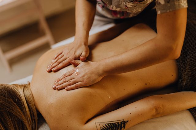 Swedish body massage therapy at Nourish Spa Jayanagar